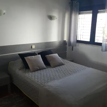 Apt-236 Αλμπουφέιρα